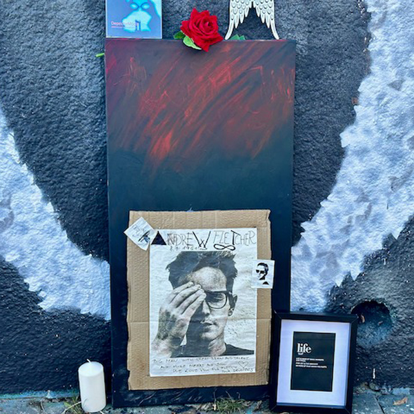 Pražskú maľbu Memento Mori fanúšikovia pretvorili na pietne miesto